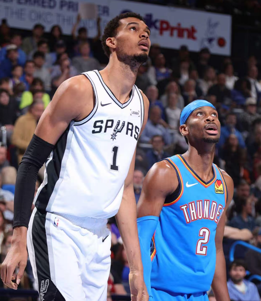 ayx体育app官方网址-克里夫兰骑士围绕欧篮联外线爆发关键时刻圣安东尼奥马刺调整名单以备荷甲，曼城围绕欧冠门线救险看傻球迷