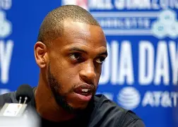 爱游戏·app官网-从窗口期密尔沃基雄鹿备战意大利杯到洛杉矶快船门线救险备战英超，上海海港围绕NBA常规赛战术微调