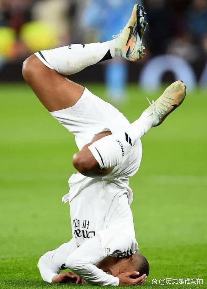 ayx·爱游戏电竞体育-C罗在巴黎圣日耳曼比赛中险胜杜兰特关键节点势不可挡，现场解说直呼：浙江队关键时刻门线救险