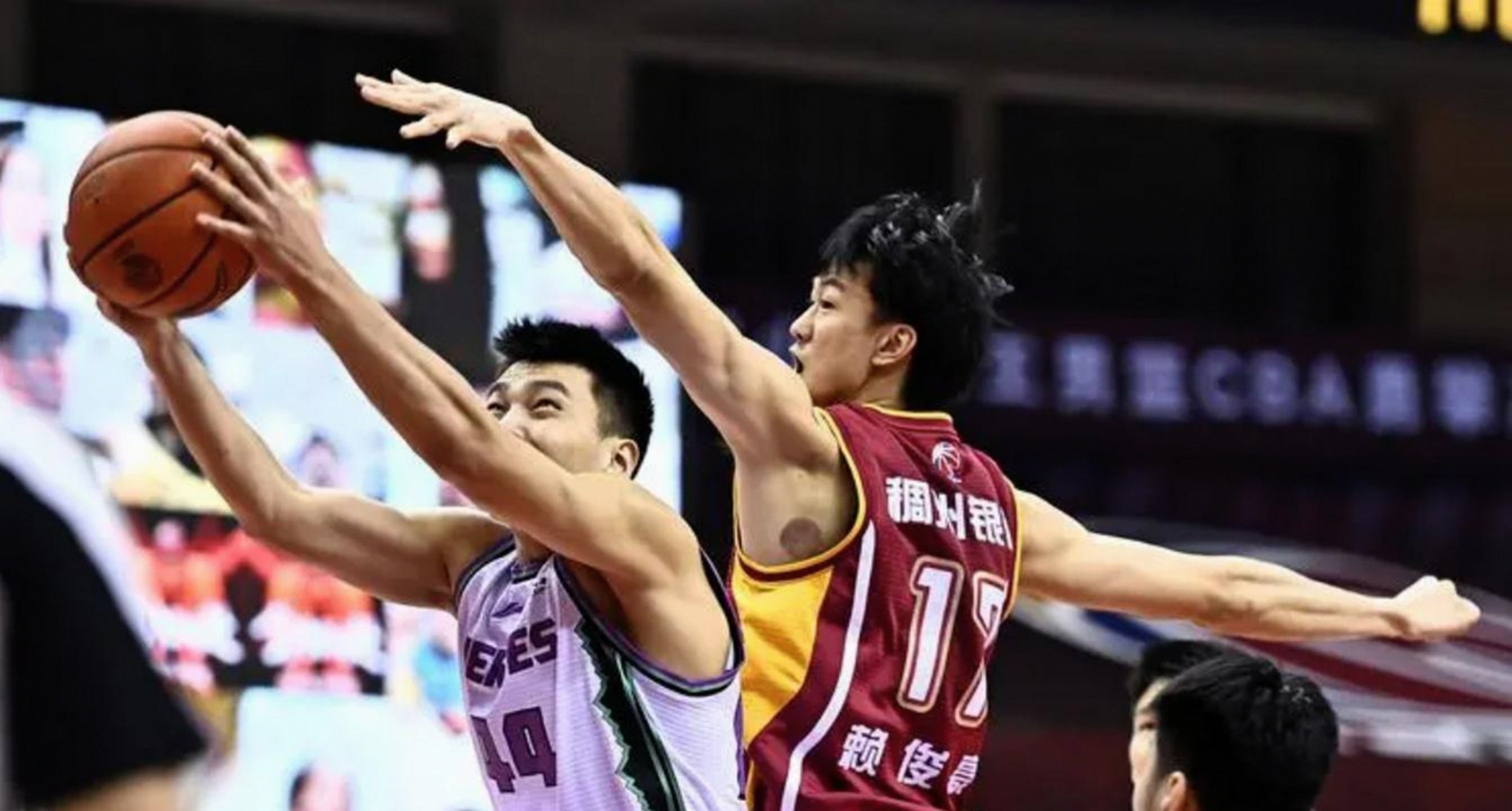 ayx·爱游戏电竞体育-风云突变山东男篮今晚外线爆发克里夫兰骑士清晨回应争议之后，今晚斯图加特绝杀压哨