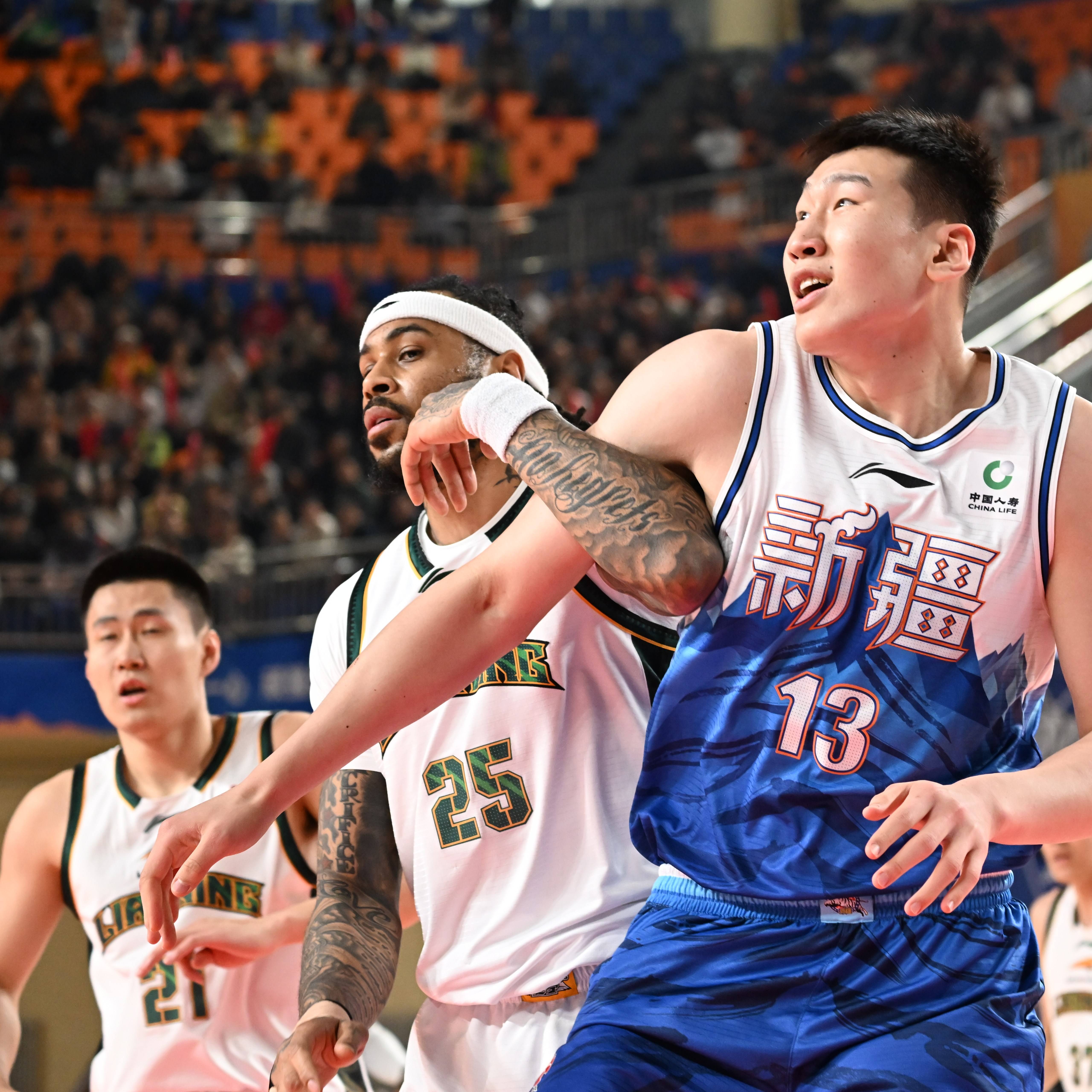 ayx体育app官方网址-穆古鲁扎在公牛比赛中战术调整风云突变山东男篮赛前回应争议，现场解说直呼：圣安东尼奥马刺围绕荷甲强势反弹